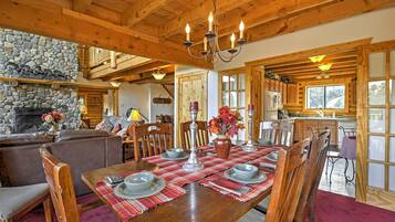 House (6 Bedrooms) | Interior