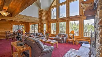 House (6 Bedrooms) | Interior