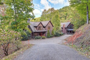 House (4 Bedrooms) | Interior - Hot Tub & Fire Pit: Getaway Near Nantahala Gorge! (Franklin)