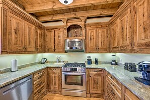 House (4 Bedrooms) | Interior