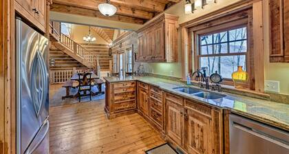 Hot Tub & Fire Pit: Getaway Near Nantahala Gorge!