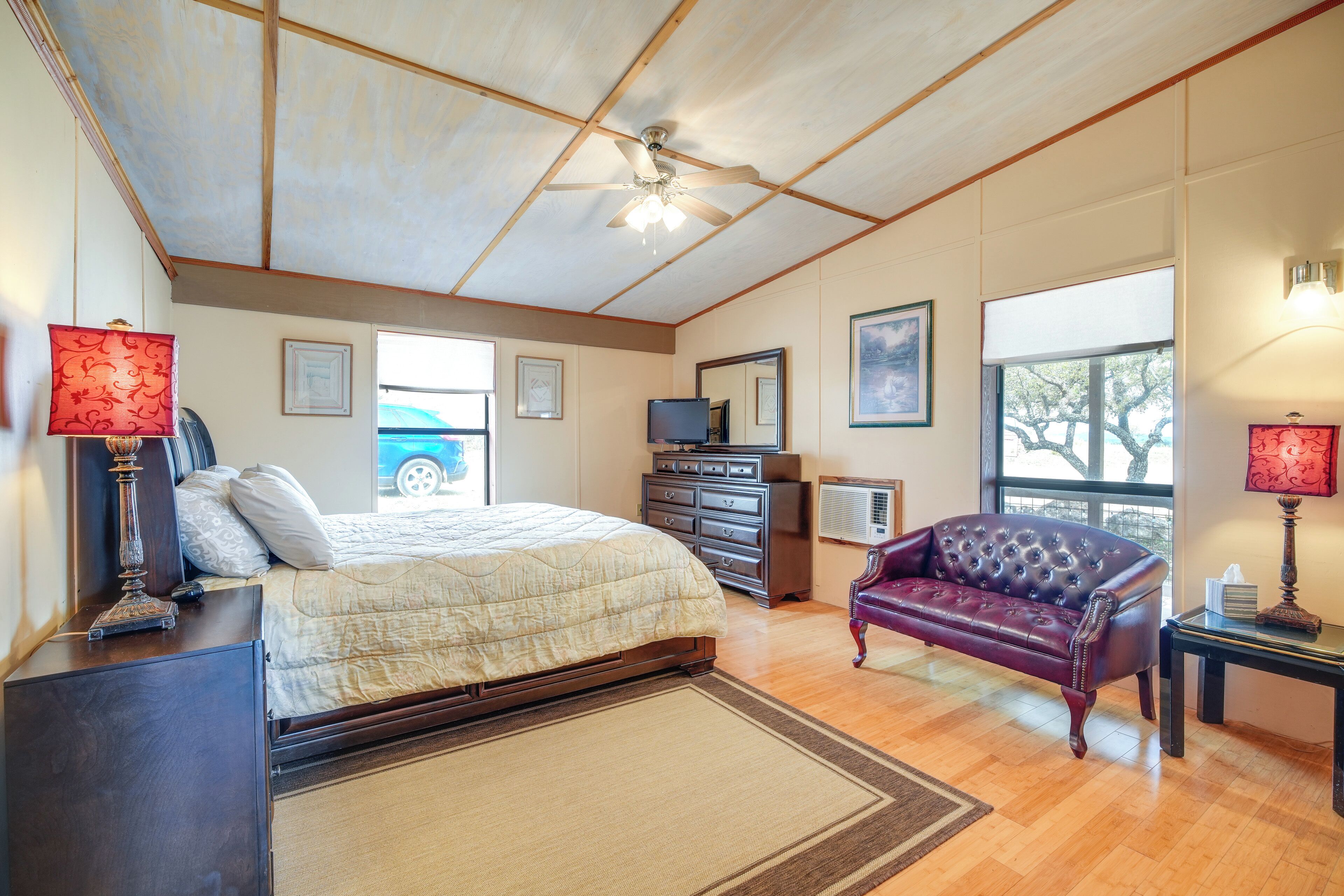 House (2 Bedrooms) | Interior