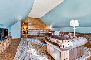 Villa (6 Bedrooms) | Interior - Historic Virginia Wine Country Villa w/ Pool, Yard (Linden)