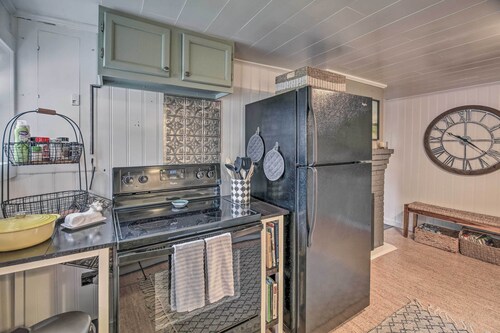 Damascus Cottage w/ Fire Pit - 1 Mi to Trails