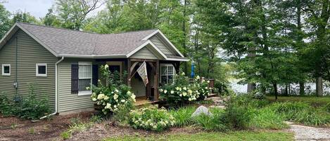 Cottage (2 Bedrooms) | Exterior