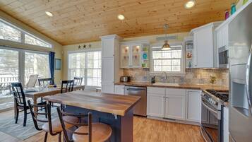 Cottage (2 Bedrooms) | Interior