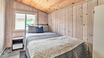 House (2 Bedrooms) | 2 bedrooms, bed sheets