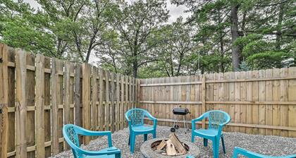 Cozy Prudenville Cabin: Walk to Houghton Lake