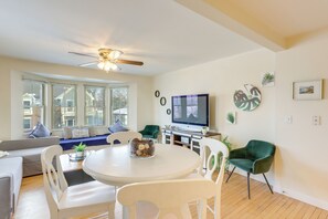 Apartment (2 Bedrooms) | Interior - Cozy Delafield Apartment - Walk to Lake! (Delafield)