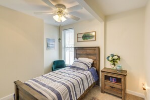 Apartment (2 Bedrooms) | Interior - Cozy Delafield Apartment - Walk to Lake! (Delafield)