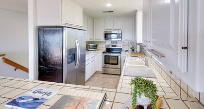 Idyllic Kelseyville Home w/ 2 Decks + Views!