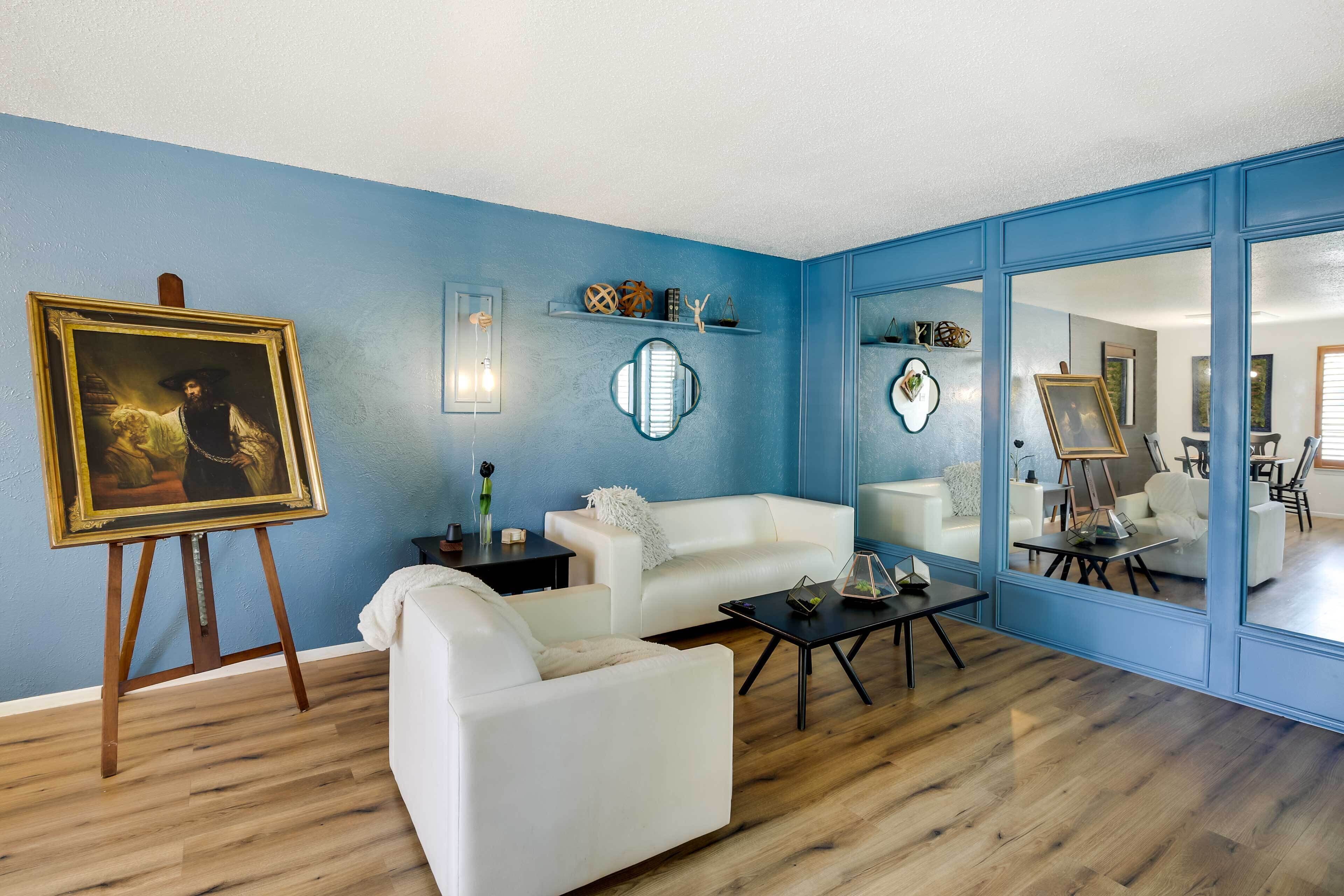 Comfortable & Artsy Dallas Condo w/ Community Pool