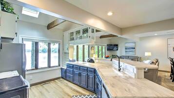 Cottage (2 Bedrooms) | Private kitchen | Microwave, oven, stovetop, dishwasher