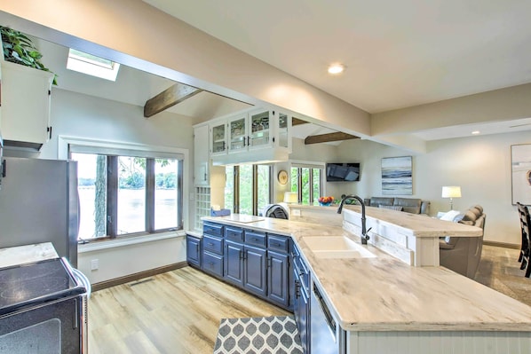Cottage (2 Bedrooms) | Private kitchen