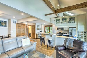 電視、壁爐、書籍