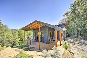 Exterior - Contemporary Home w/ Deck & Mountain Views! (Waynesville)