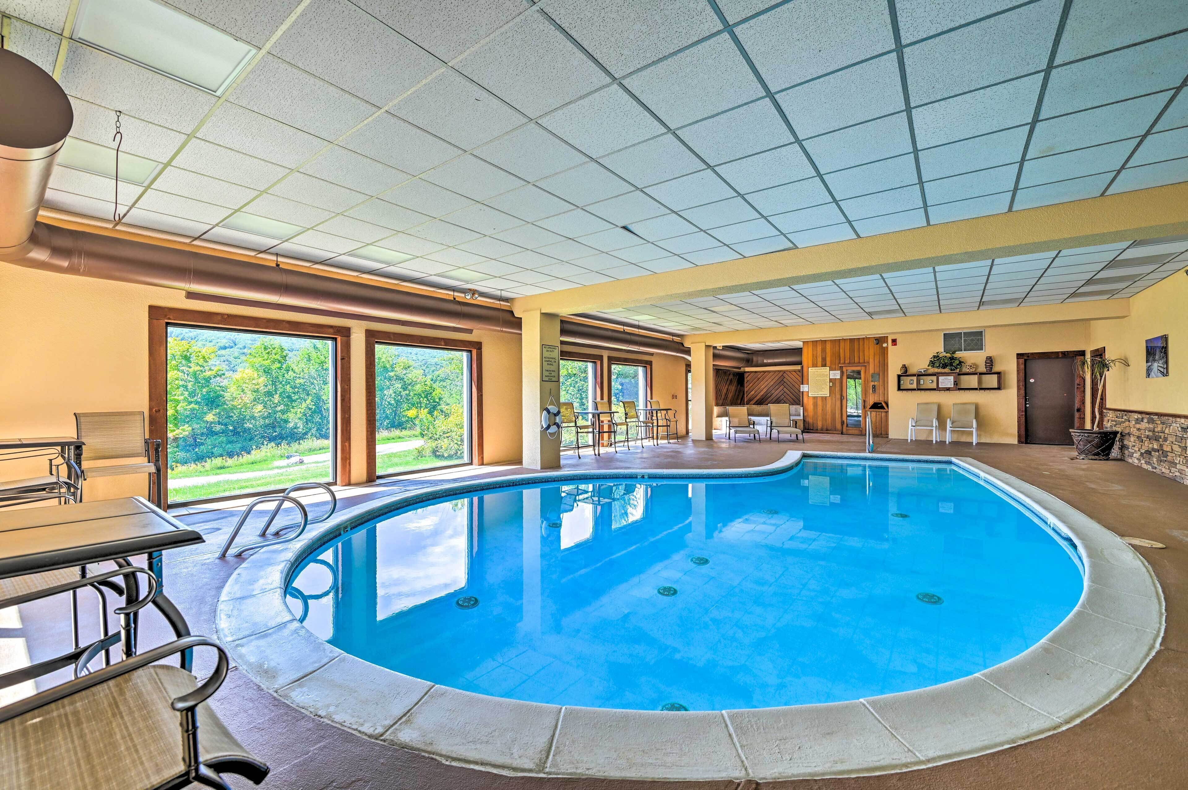 Comfortable Dover Apartment: Walk to Mt Snow!