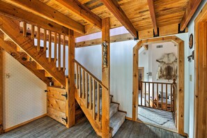 Cottage (2 Bedrooms) | Interior - Leelanau Country Cottage ~ 4 Mi to Suttons Bay! (Suttons Bay)