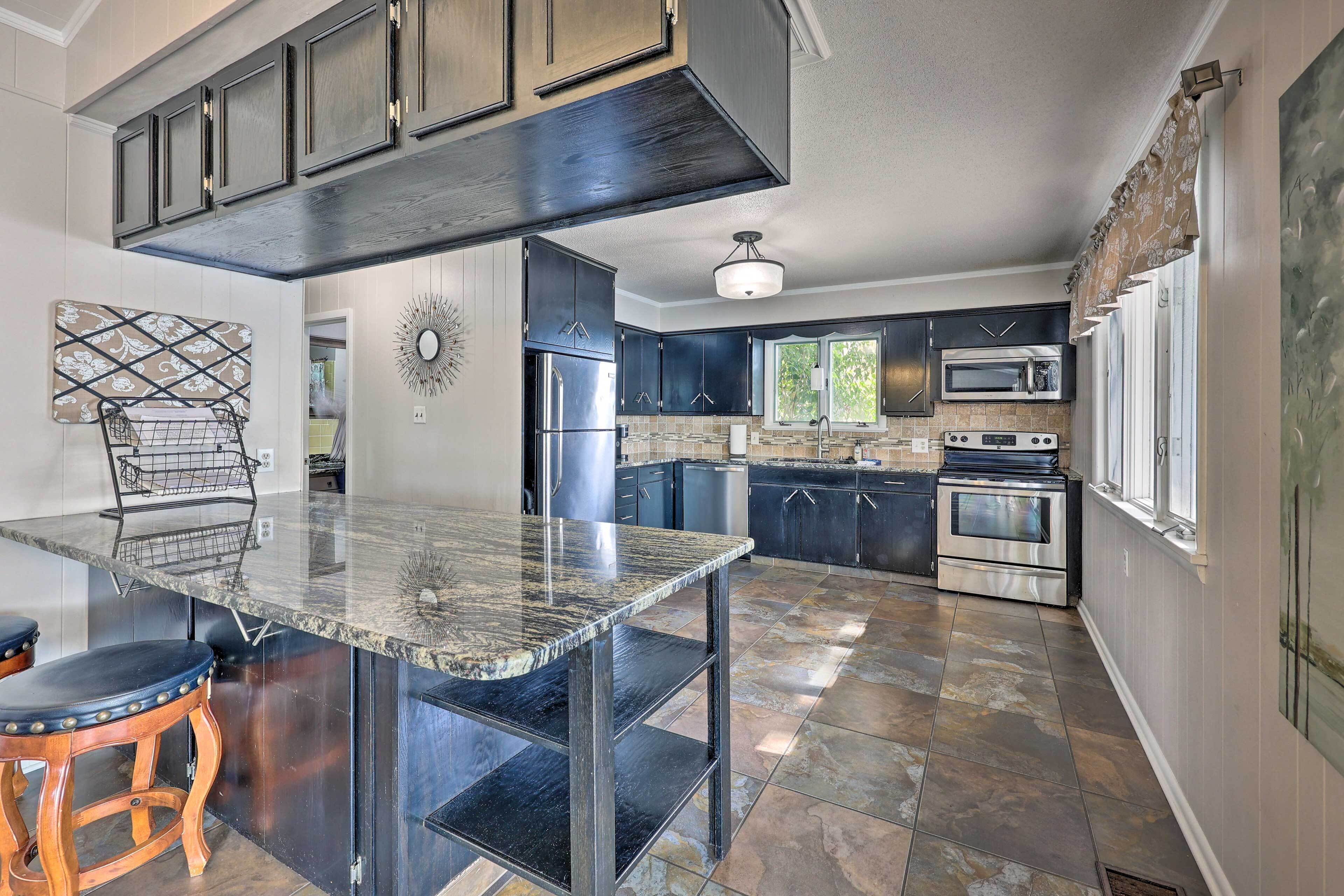 Lakefront Hot Springs Home W/hot Tub & Dock!