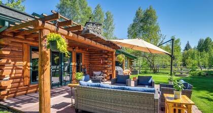 Life on Easy Street w/ Hot Tub: 7 Mi to Dwtn!