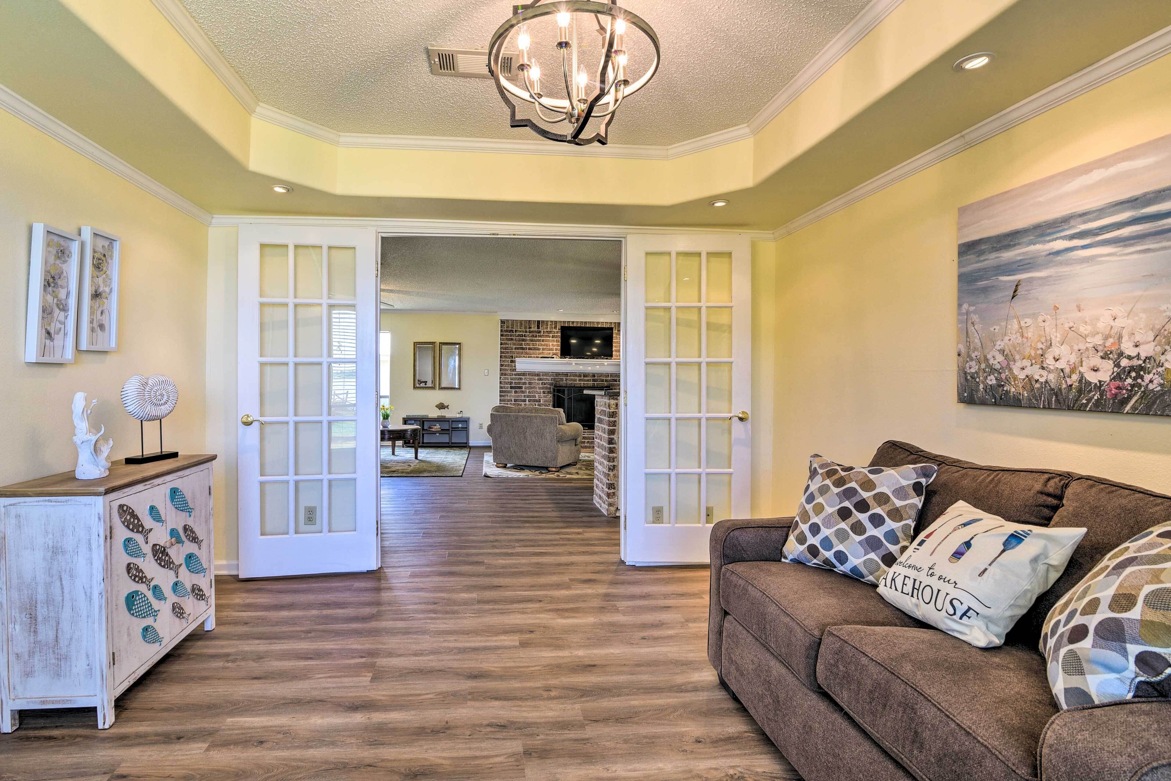 Lakefront Livingston Retreat w/ Fire Pits!