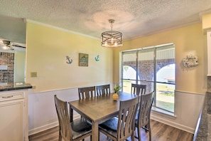 Dining - Lakefront Livingston Retreat w/ Fire Pits! (Livingston)