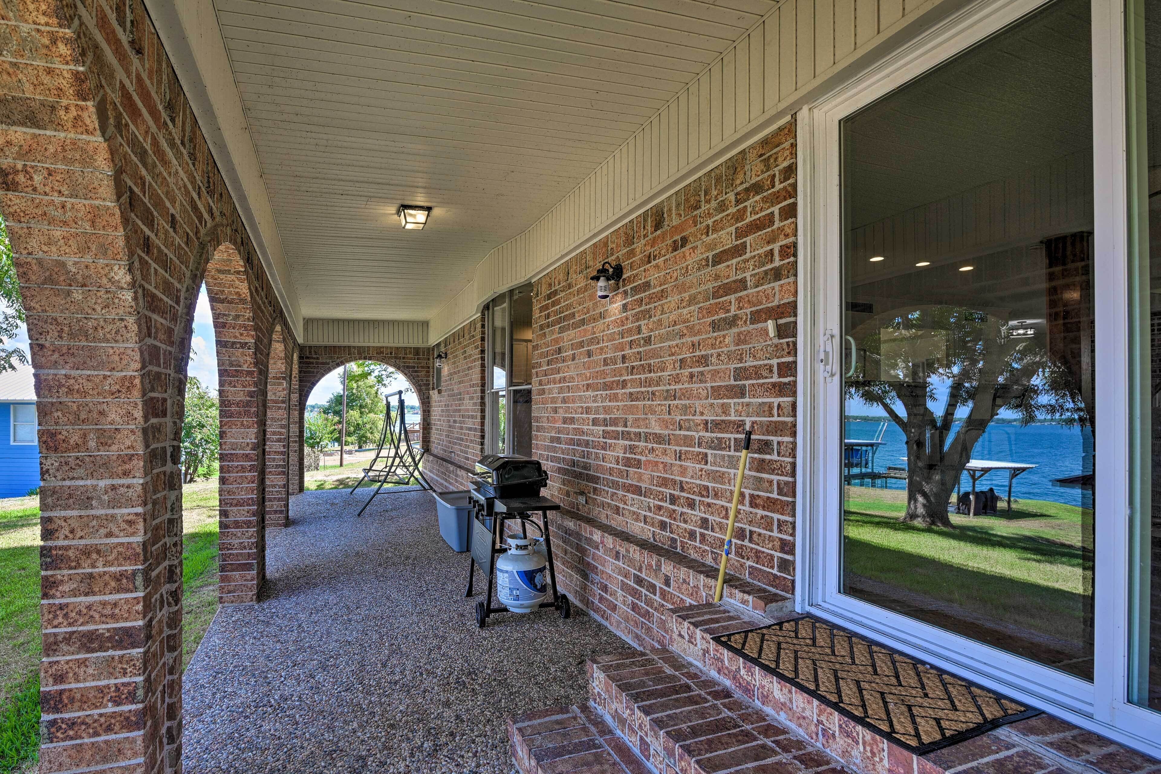 Lakefront Livingston Retreat w/ Fire Pits!