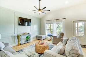 House (3 Bedrooms) | Living area | TV