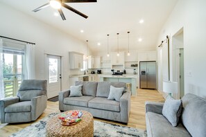 Interior - Lovely Bay St Louis Retreat w/ Dock & Canal Access (Bay St Louis)