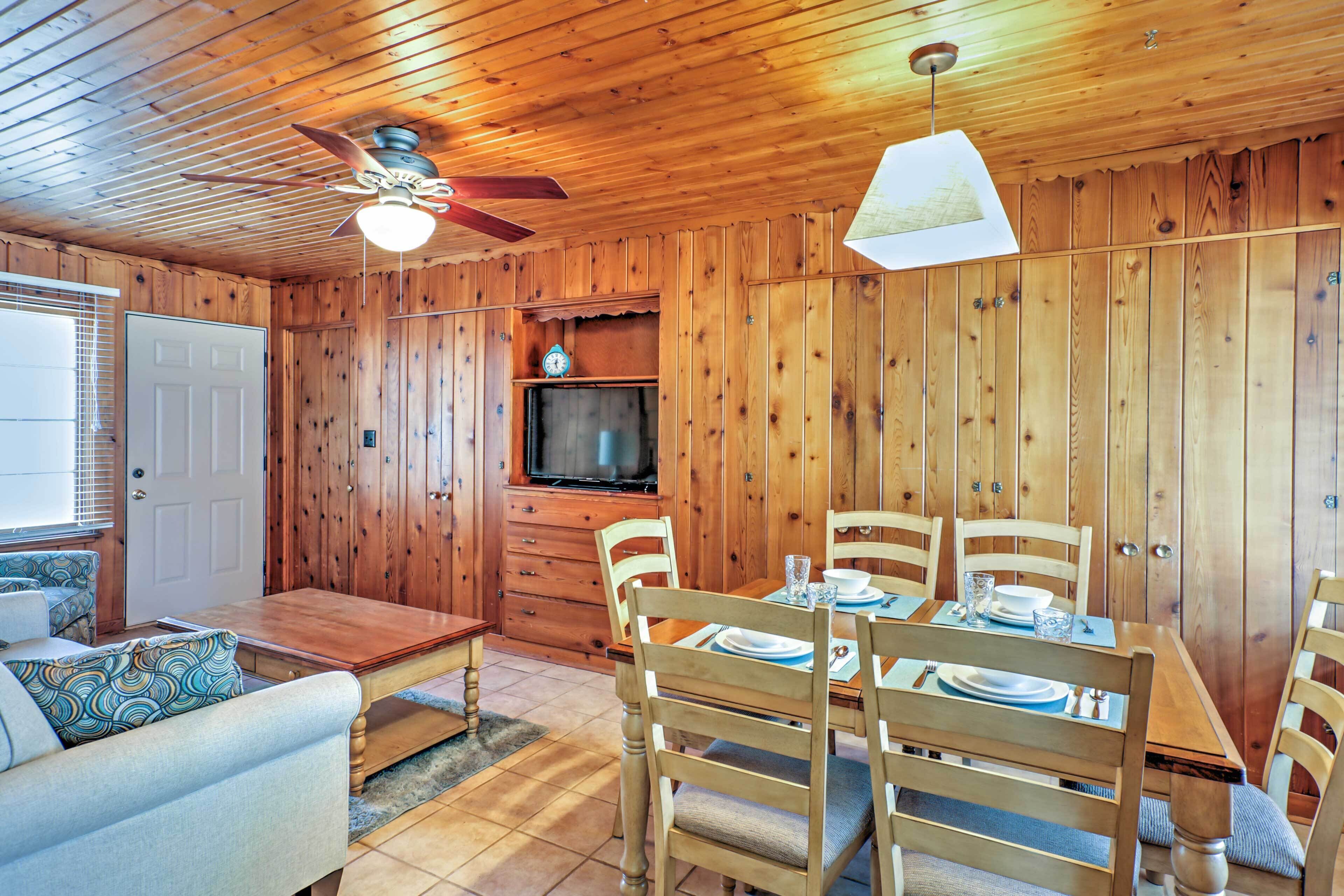 Williams Bay Retreat: Walk to Lake Geneva & Town!