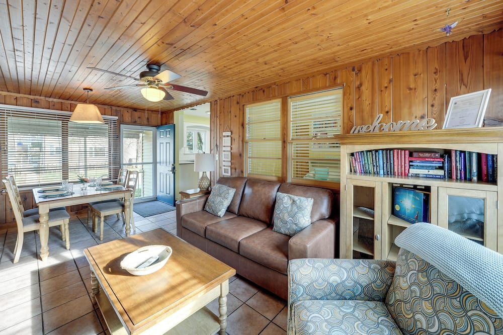 Williams Bay Retreat: Walk to Geneva Lake & Town! - Lake Geneva, WI
