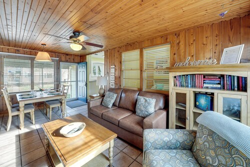 Williams Bay Retreat: Walk to Lake Geneva & Town!