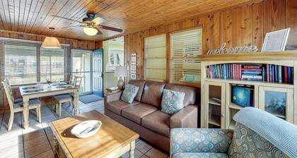 Williams Bay Retreat: Walk to Lake Geneva & Town!