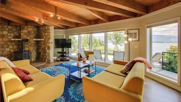 House (6 Bedrooms) | Interior