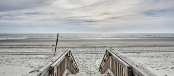 Freshly Remodeled Beach House, Steps to Shore