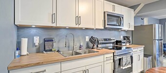 32 Mi to DC: Lower-level Woodbridge Apt w/ Patio!