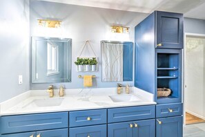 Bathroom - Lodi Escape w/ Private Hot Tub < 1 Mi to Dtwn (Lodi)