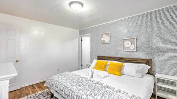 3 bedrooms, laptop workspace, iron/ironing board, free cots/infant beds