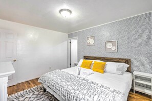 3 bedrooms, laptop workspace, iron/ironing board, free cots/infant beds