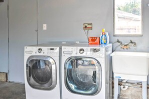 Interior - Lodi Escape w/ Private Hot Tub < 1 Mi to Dtwn (Lodi)
