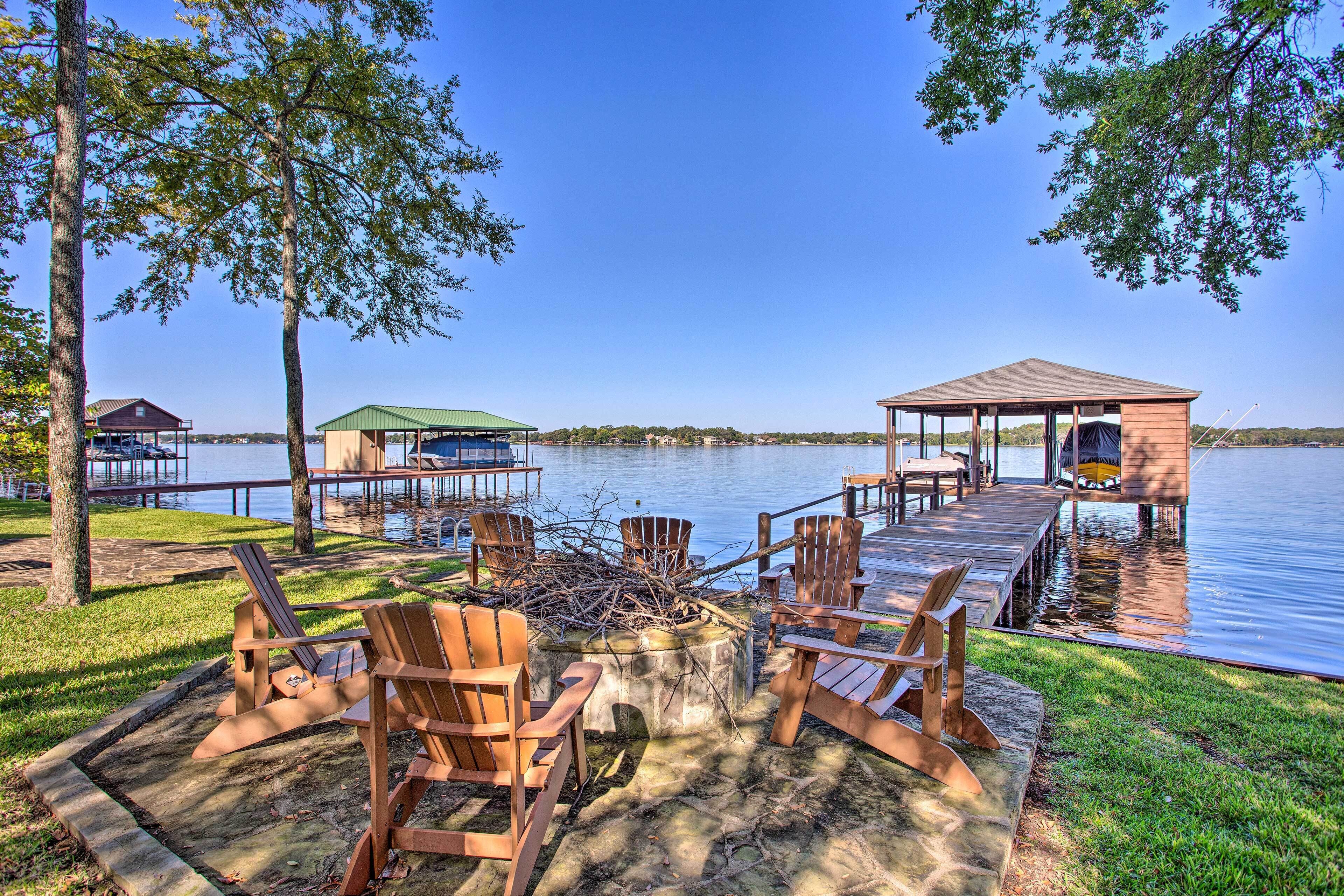 Malakoff Home w/ Deck & Fire Pit: Cedar Creek Lake