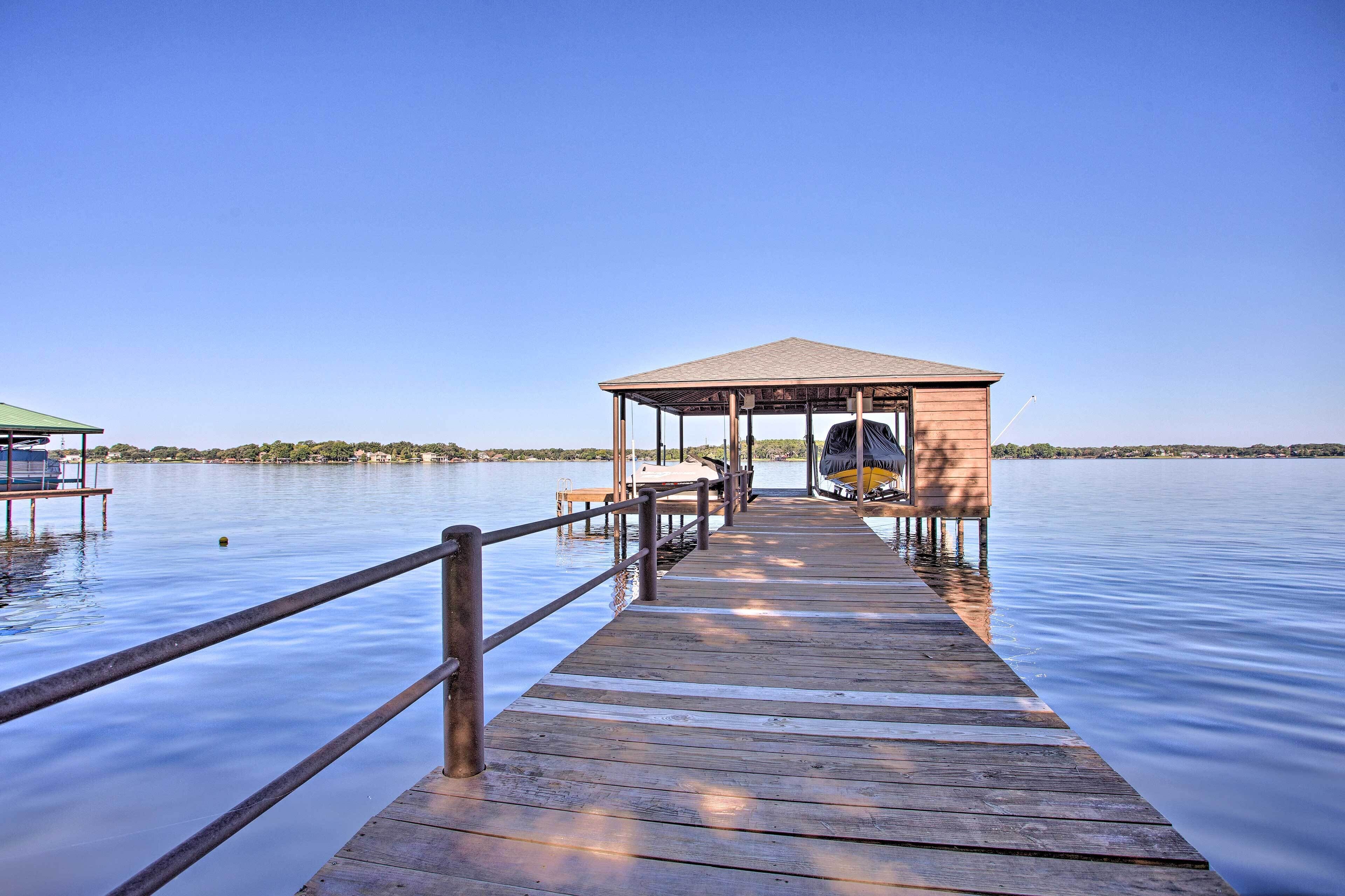 Malakoff Home w/ Deck & Fire Pit: Cedar Creek Lake