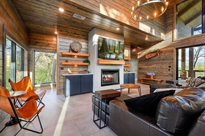 House (3 Bedrooms) | Interior - Secluded Creekside Cabin w/ Hot Tub & Fire Pit! (Broken Bow)