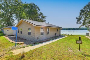 House (2 Bedrooms) | Interior - Montello Cabin on Buffalo Lake w/ Dock & Fire Pit! (Montello)