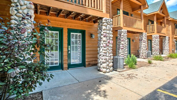 Exterior - Cozy Townhome By Starved Rock State Park (Utica)