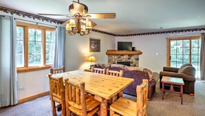 Interior - Cozy Townhome By Starved Rock State Park (Utica)