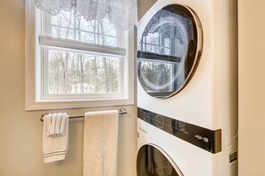 Cottage (2 Bedrooms) | Interior - Maine Cottage w/ Dock & Kayaks, Near Augusta! (Augusta)