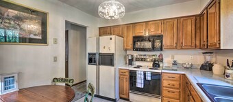 12 Mi to Hersheypark: Family Home w/ Deck!