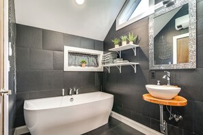 House (1 Bedroom) | Interior