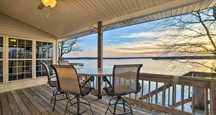 Peaceful Big Sandy Home w/ Deck on Kentucky Lake!